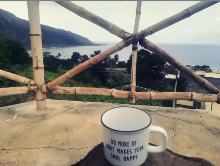 Bed and Breakfast Kaza Ladera Seladinha Экстерьер фото