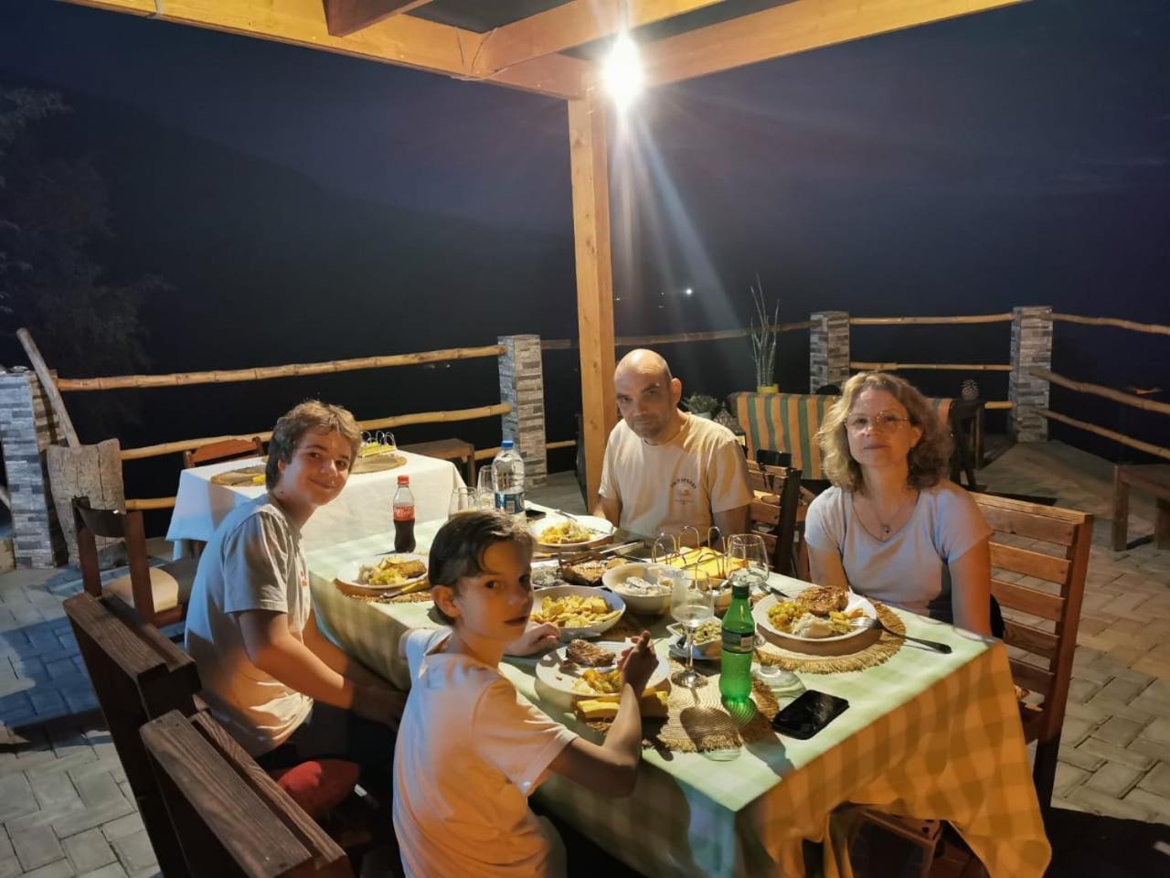 Bed and Breakfast Kaza Ladera Seladinha Экстерьер фото