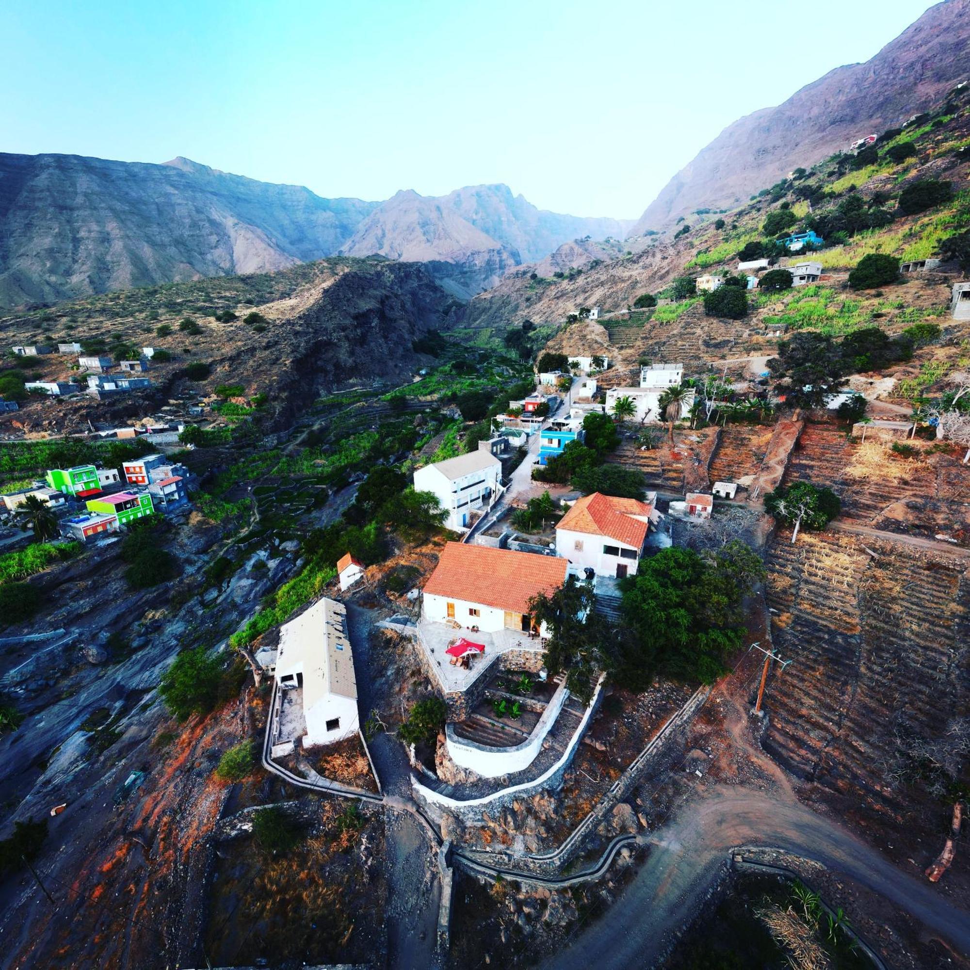 Bed and Breakfast Kaza Ladera Seladinha Экстерьер фото