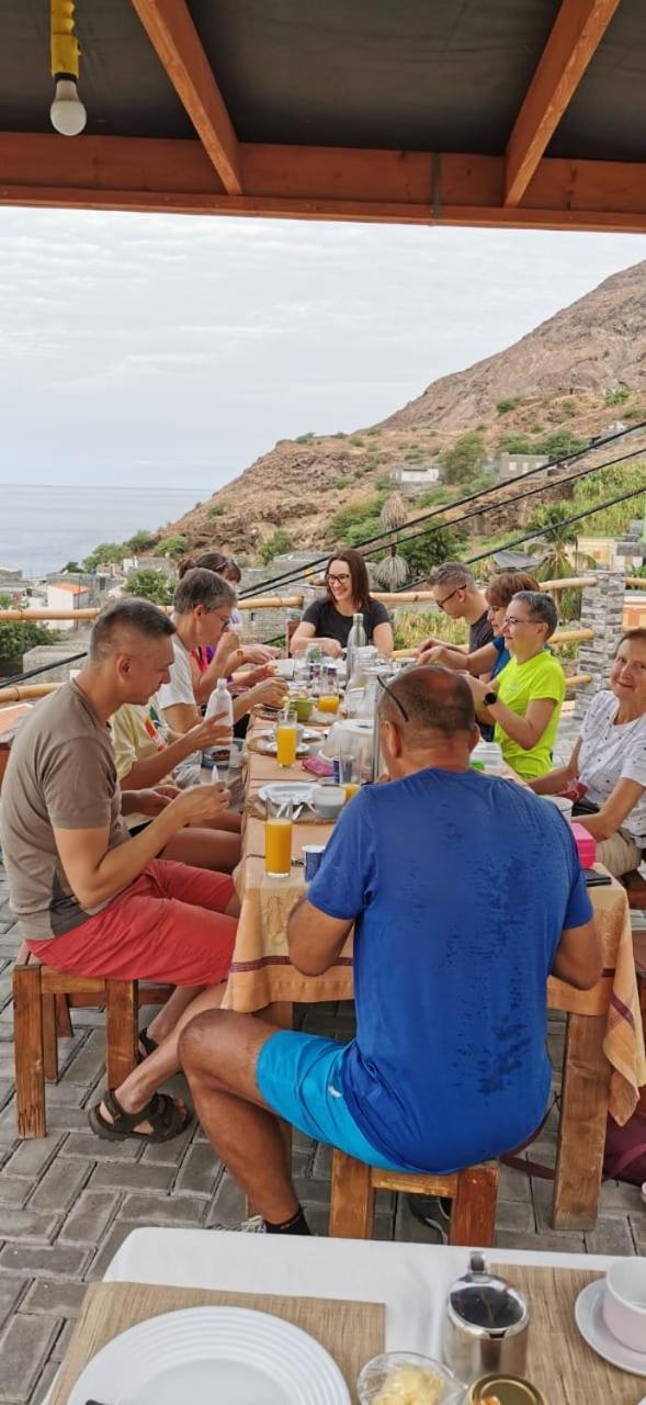 Bed and Breakfast Kaza Ladera Seladinha Экстерьер фото