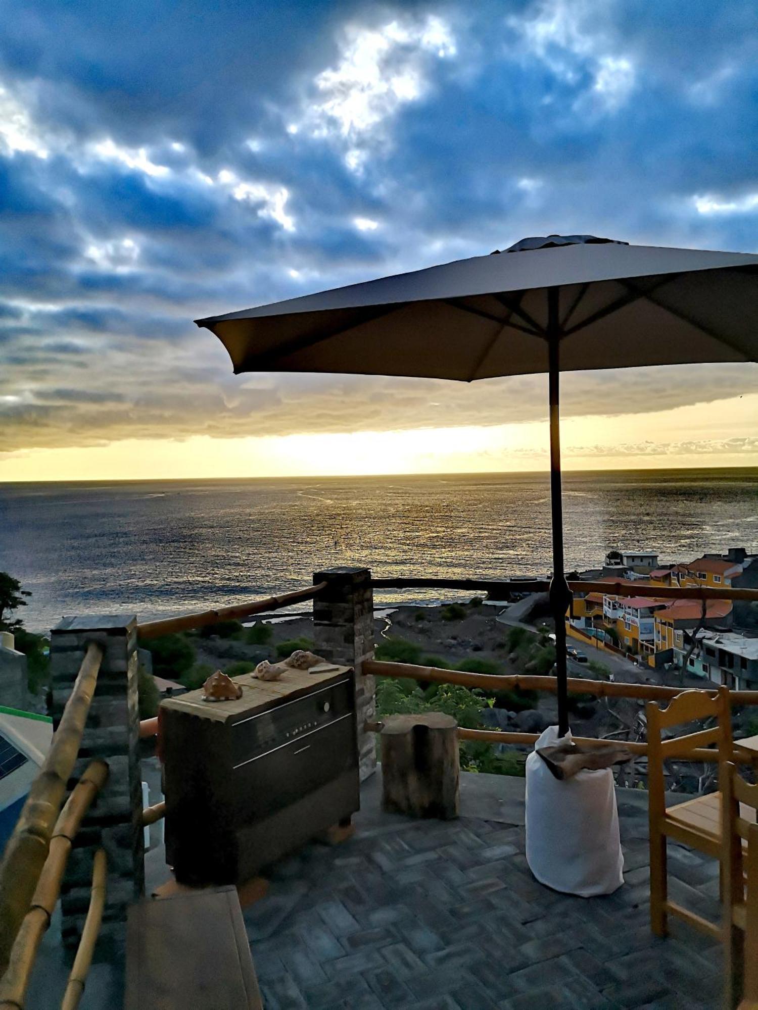 Bed and Breakfast Kaza Ladera Seladinha Экстерьер фото