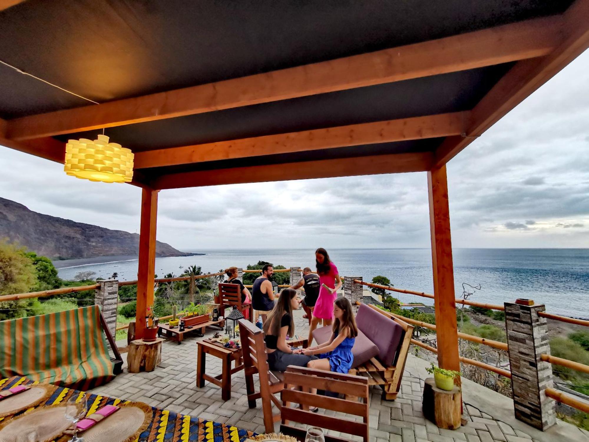 Bed and Breakfast Kaza Ladera Seladinha Экстерьер фото