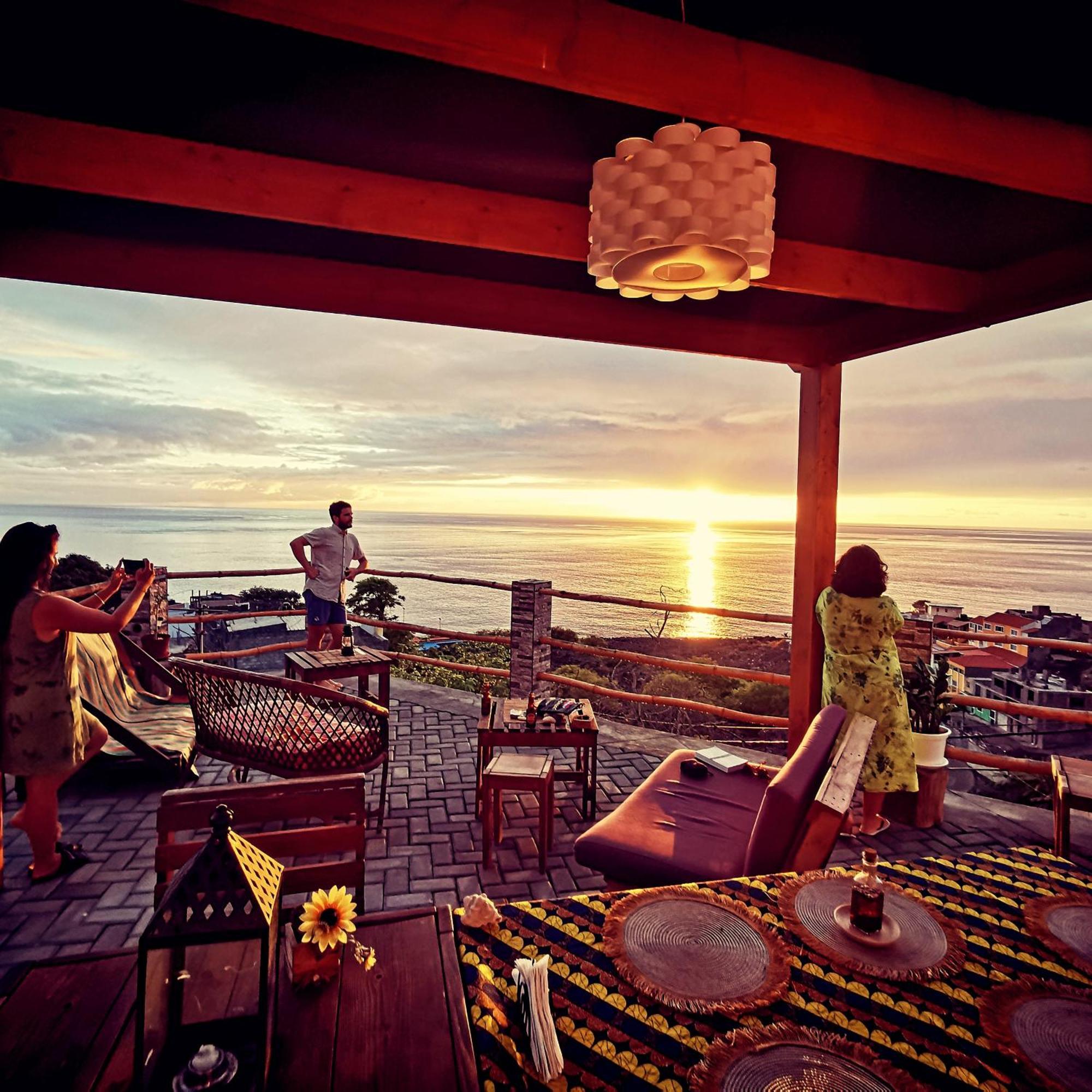 Bed and Breakfast Kaza Ladera Seladinha Экстерьер фото