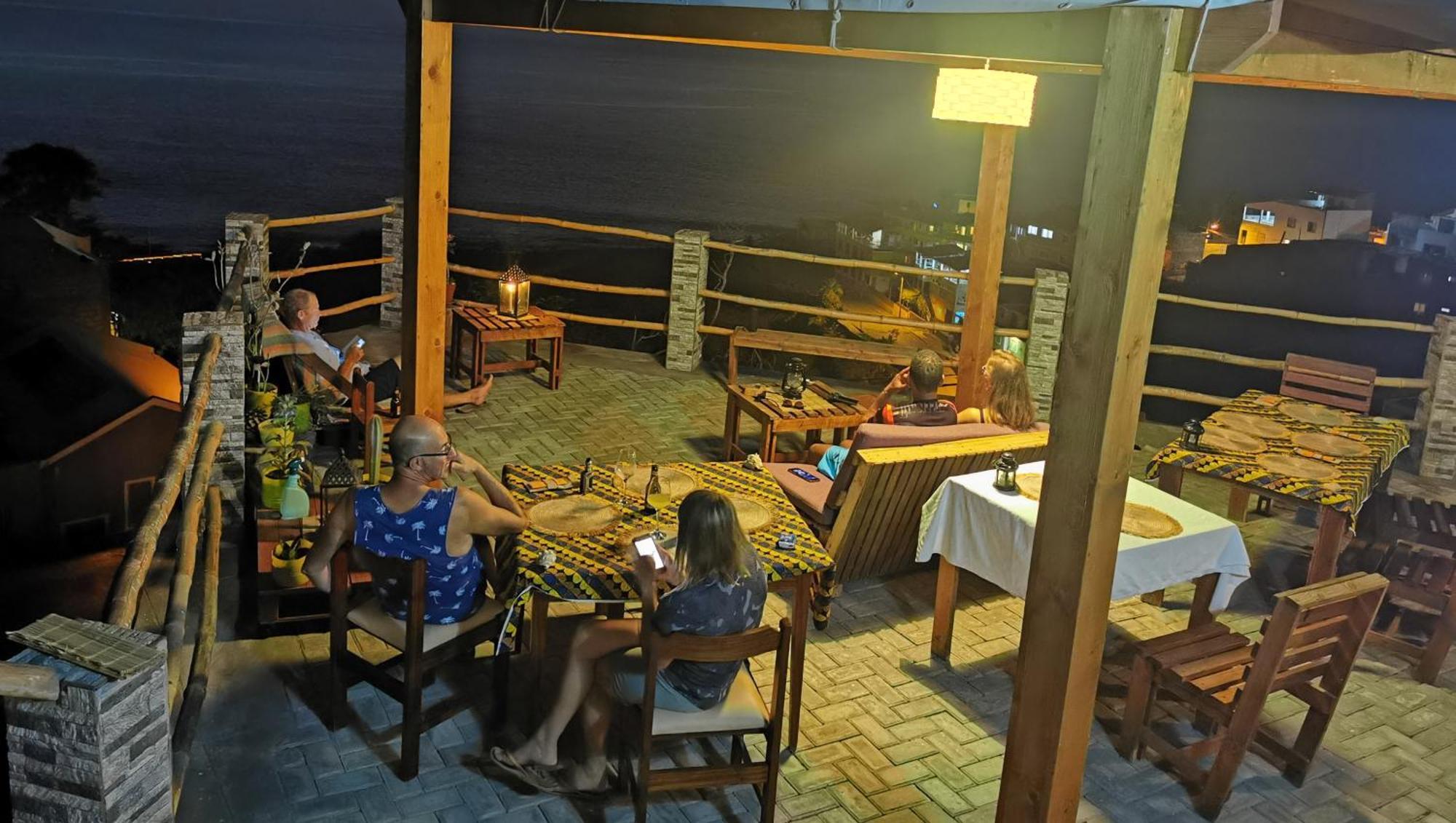 Bed and Breakfast Kaza Ladera Seladinha Экстерьер фото