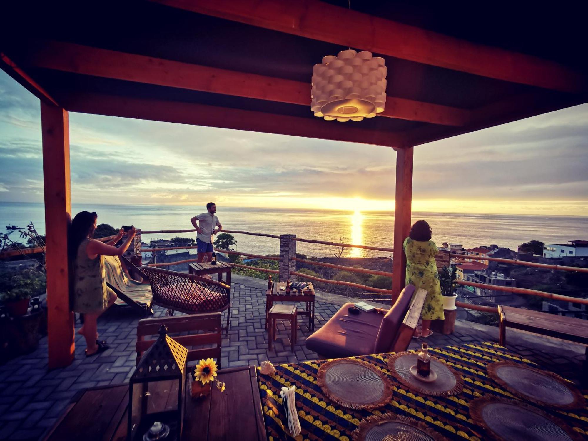 Bed and Breakfast Kaza Ladera Seladinha Экстерьер фото